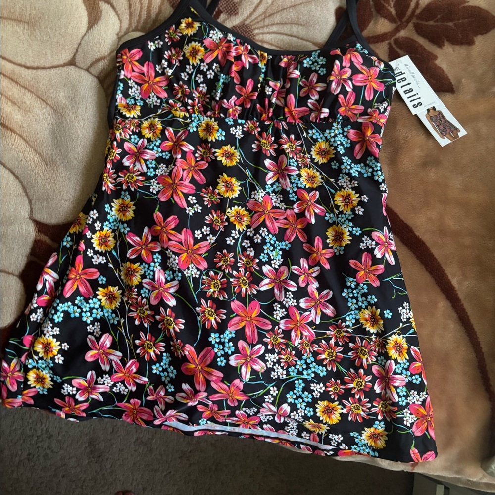 Chic Black and Pink One Piece Swimsuit with Floral Design - Picture 6 of 10